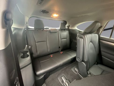 Used 2026 Toyota Highlander Limited AWD/4WD image 37
