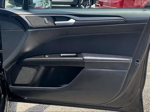 Used 2018 Ford Fusion SE w/ Equipment Group 201A FWD image 27
