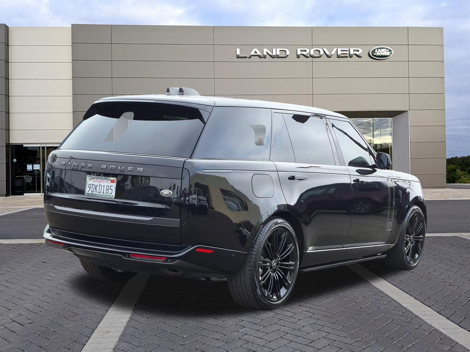 Used 2023 Land Rover Range Rover Long Wheelbase SE AWD/4WD image 5