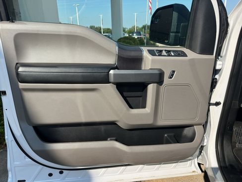 Used 2019 Ford F150 XLT RWD image 2