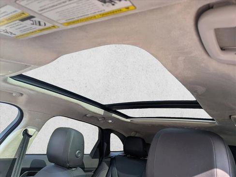 Used 2020 Jaguar F-PACE Premium image 16