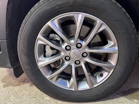 Used 2021 Jeep Cherokee Latitude Lux w/ Sun & Sound Group image 7