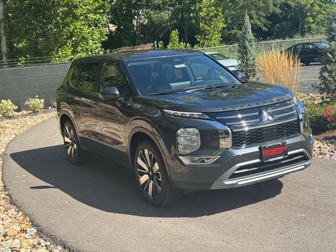 New 2025 Mitsubishi Outlander SE image 7