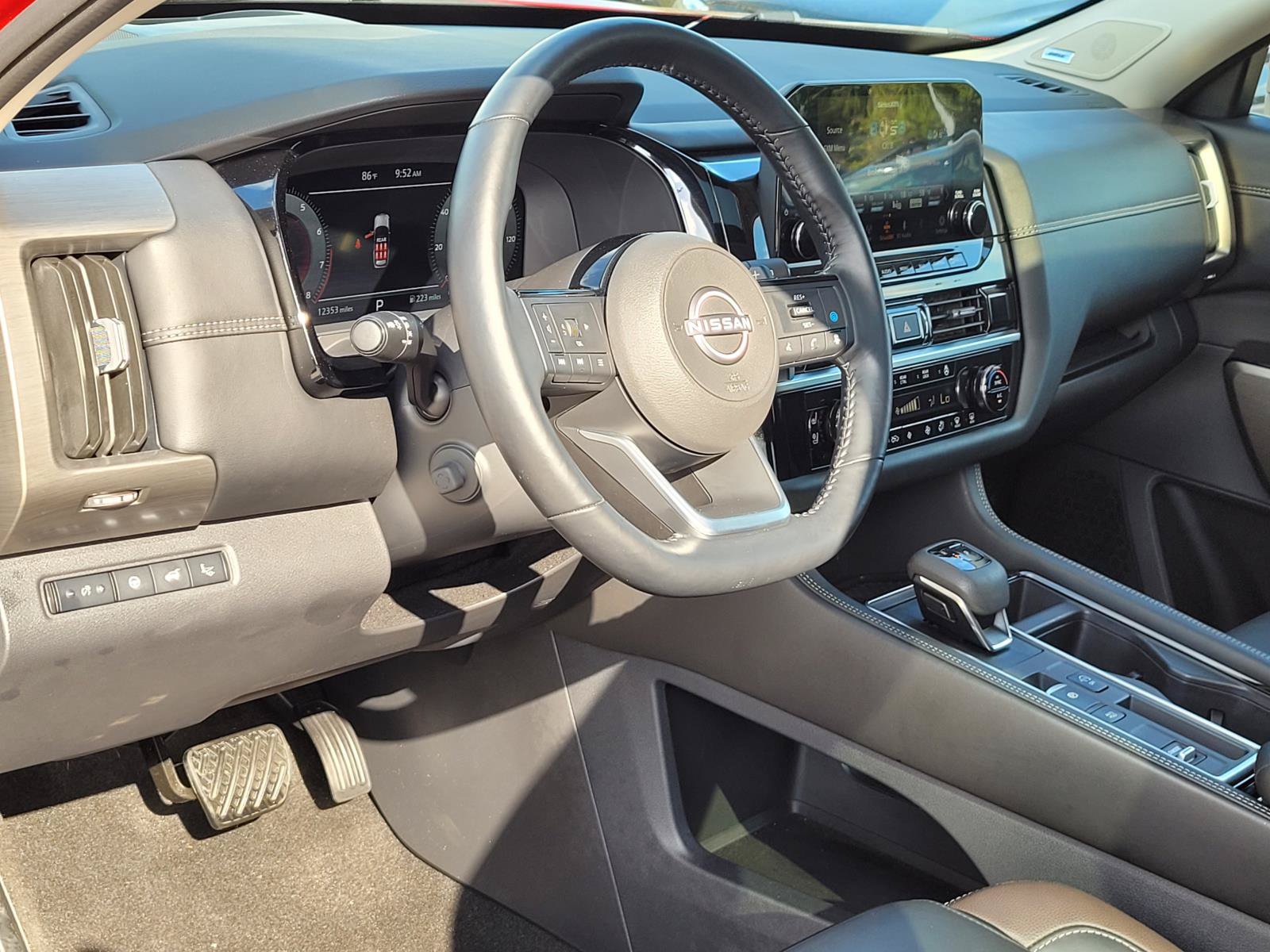 Used 2025 Nissan Pathfinder Platinum w/ Cargo Package FWD image 27