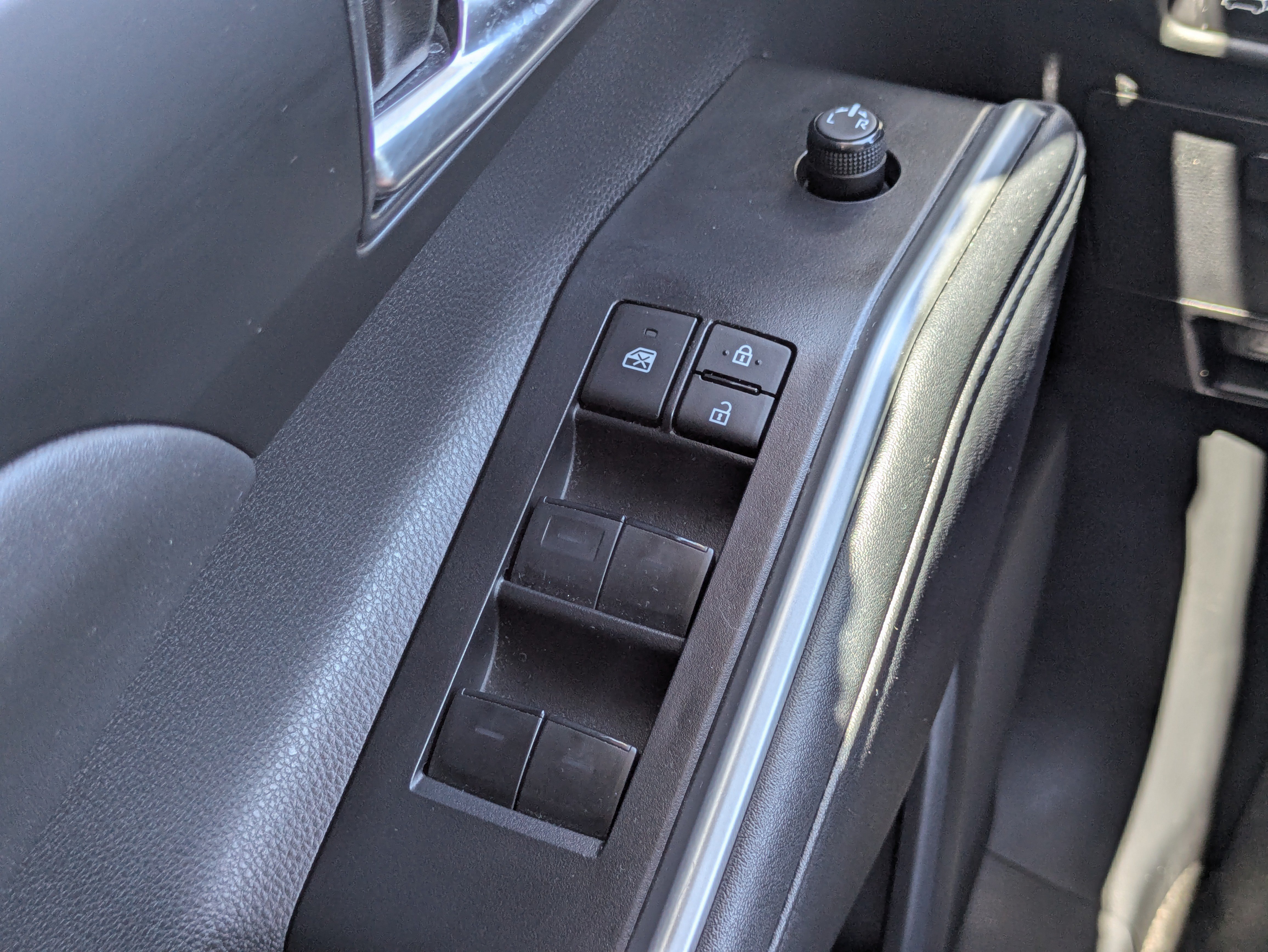 Used 2023 Toyota Highlander XLE FWD image 23