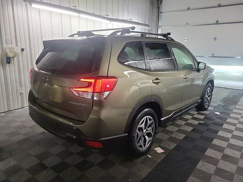Used 2024 Subaru Forester Premium image 5