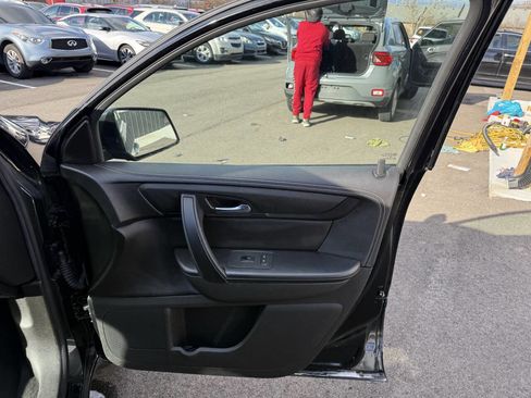 Used 2015 Chevrolet Traverse LT image 13