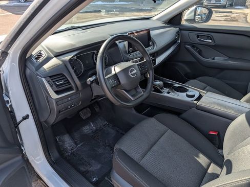 Used 2025 Nissan Rogue SV image 18