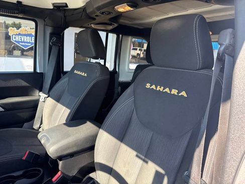 Used 2014 Jeep Wrangler Unlimited Sahara w/ Connectivity Group AWD/4WD image 27