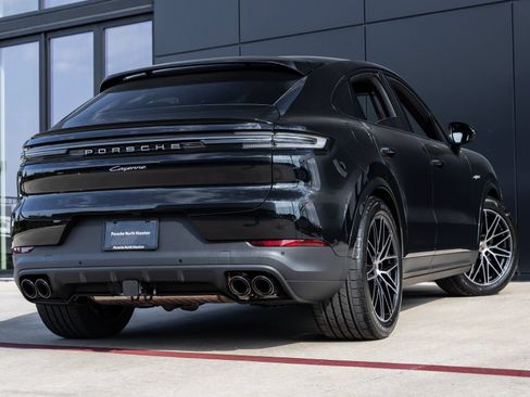 Certified 2026 Porsche Cayenne E-Hybrid Coupe AWD/4WD image 11