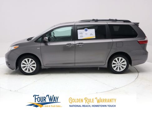 Used 2017 Toyota Sienna XLE AWD/4WD image 7