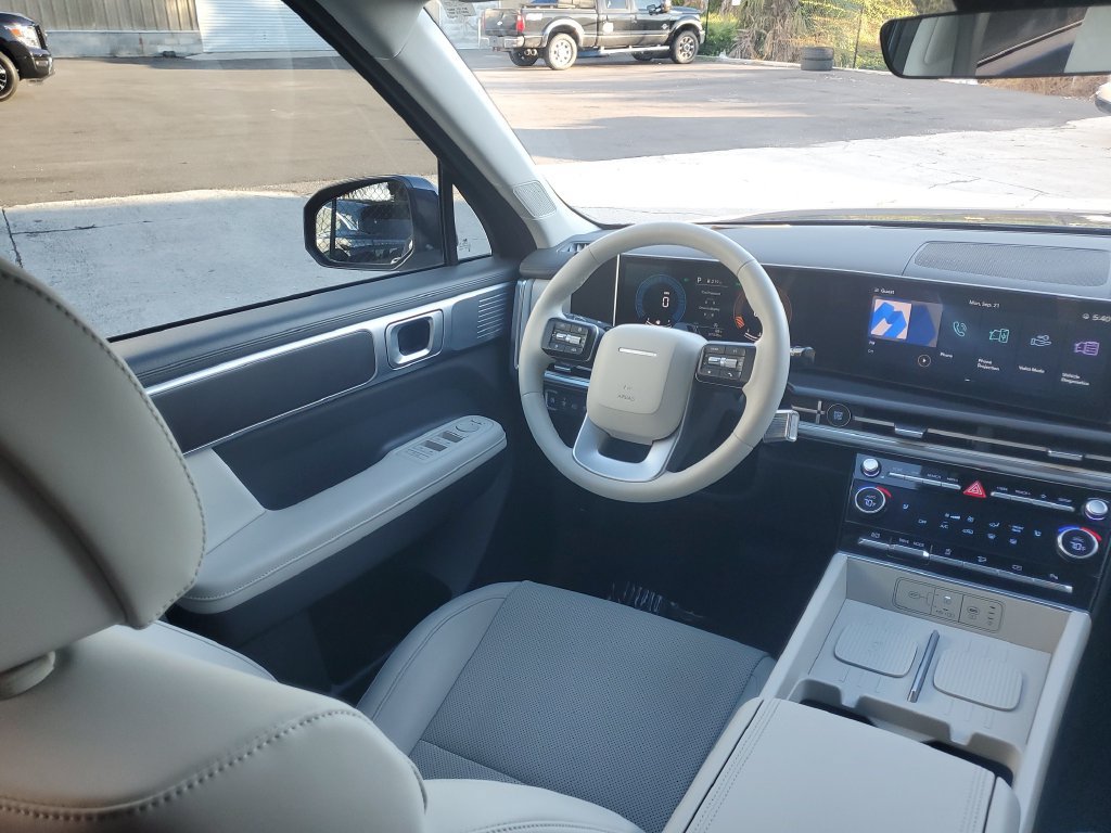 Used 2025 Hyundai Santa Fe SEL FWD image 20