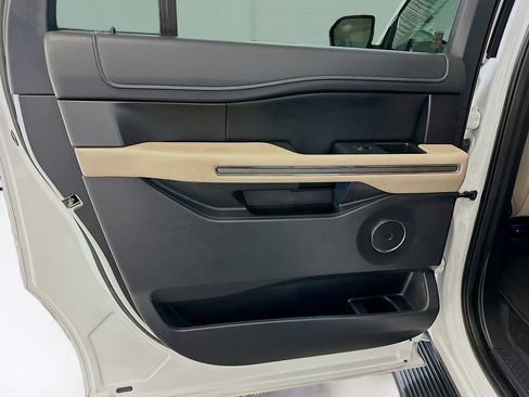 Used 2024 Ford Expedition Max XLT image 27