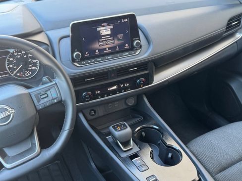 Used 2025 Nissan Rogue SV FWD image 16
