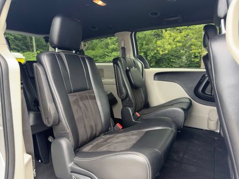 Used 2020 Dodge Grand Caravan SXT FWD image 31