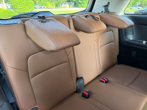 Used 2025 Nissan Pathfinder Platinum image 31