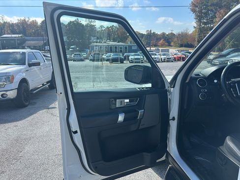 Used 2016 Land Rover LR4 HSE Silver Edition image 9