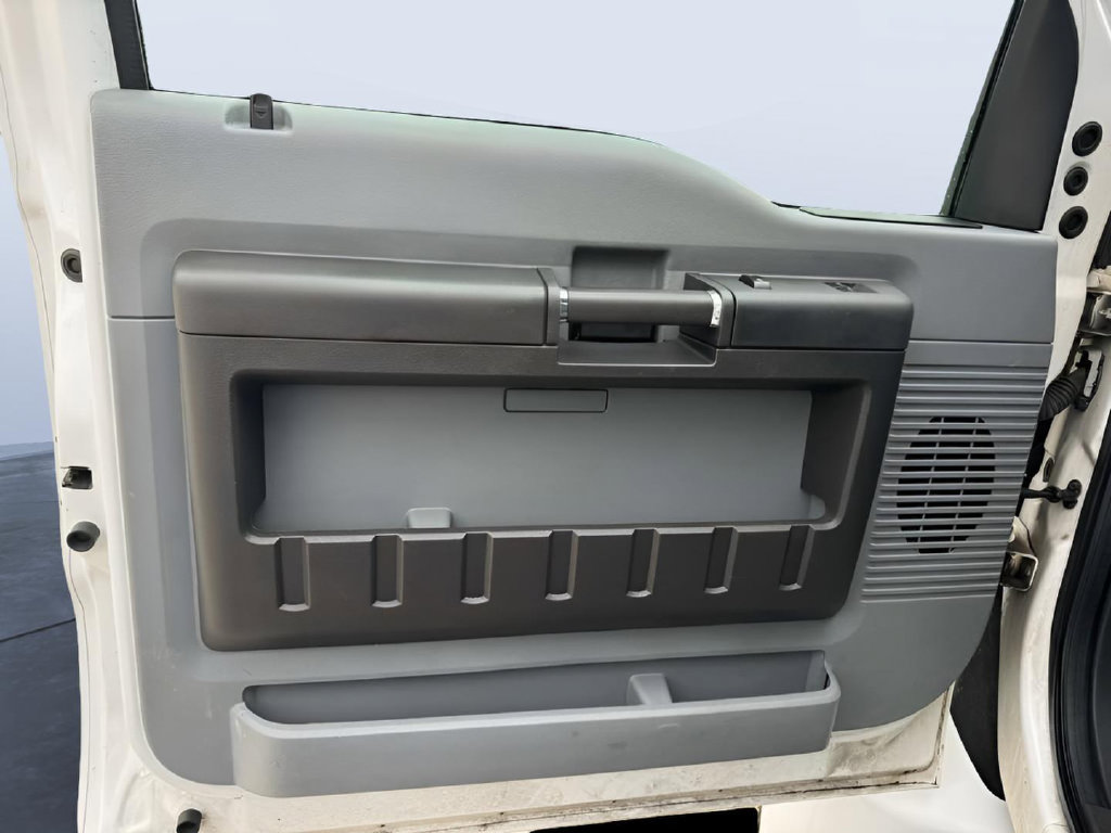 Used 2015 Ford F650 2WD Regular Cab Super Duty image 9