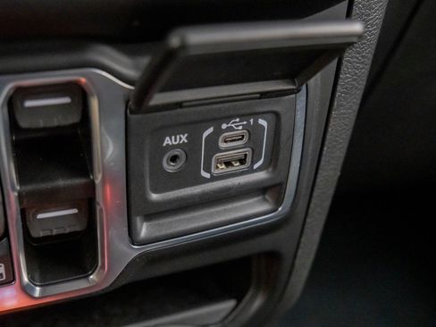 Used 2022 Jeep Wrangler Unlimited Sahara w/ Cold Weather Group image 21