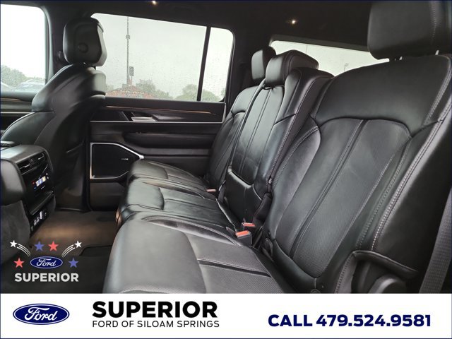 Used 2024 Jeep Wagoneer L Series II RWD image 11