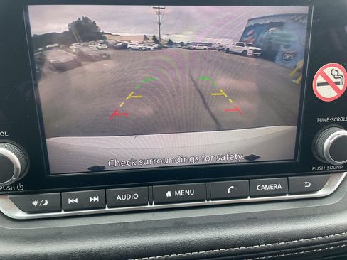Used 2024 Nissan Rogue S FWD image 19
