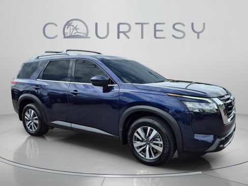 Certified 2023 Nissan Pathfinder SL AWD/4WD image 9