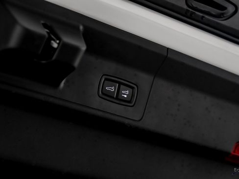 Used 2025 Porsche Panamera w/ Premium Package image 97