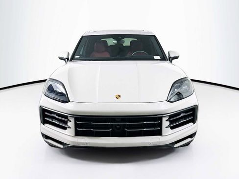 Certified 2025 Porsche Cayenne image 6