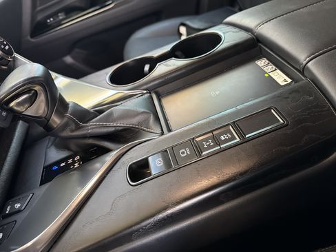 Used 2022 Lexus LX 600 4WD w/ Interior Upgrade Package image 26