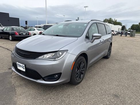 Used 2020 Chrysler Pacifica Touring-L w/ Advanced Safetytec Group AWD/4WD image 1
