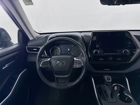 Used 2023 Toyota Highlander XLE w/ Protection Package #3 (TMS) AWD/4WD image 22
