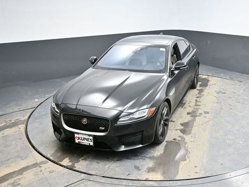 Used 2018 Jaguar XF S image 32