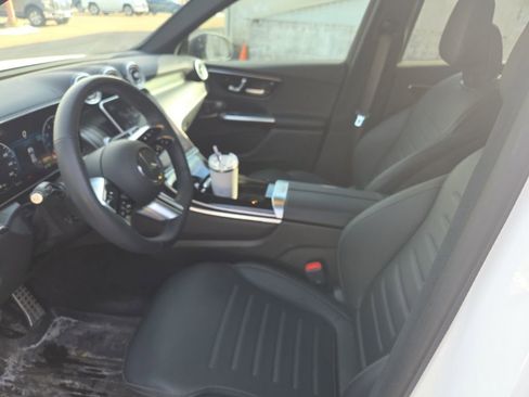 Used 2023 Mercedes-Benz GLC 300 4MATIC image 6