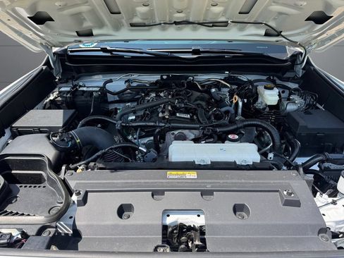 Certified 2025 Toyota Tacoma SR5 AWD/4WD image 20