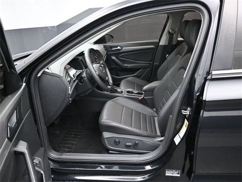 Used 2021 Volkswagen Jetta SE image 9