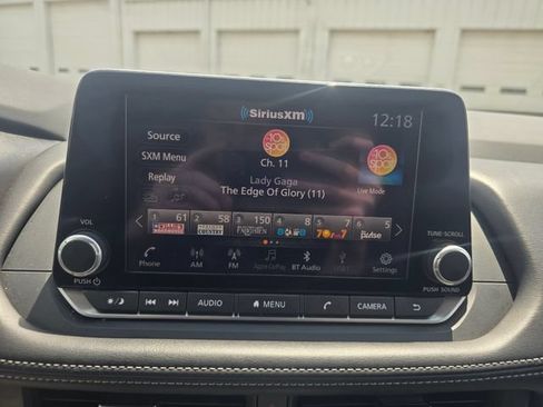Used 2025 Nissan Rogue SV FWD image 18