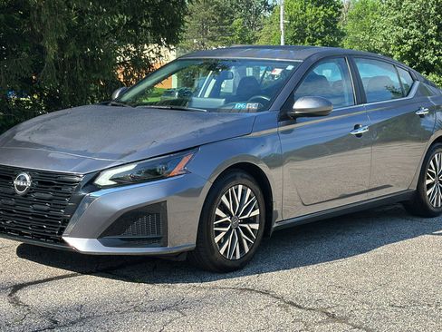 Certified 2023 Nissan Altima 2.5 SV w/ SV Premium Package image 2