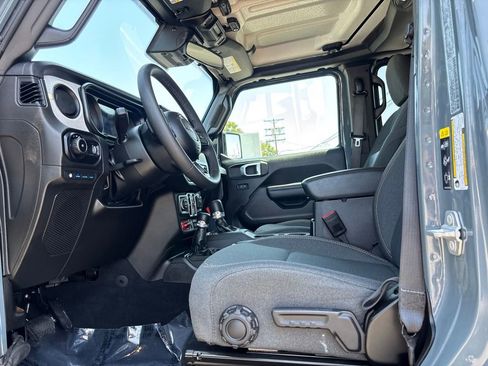 Used 2025 Jeep Wrangler Unlimited Sport S 4xe AWD/4WD image 19