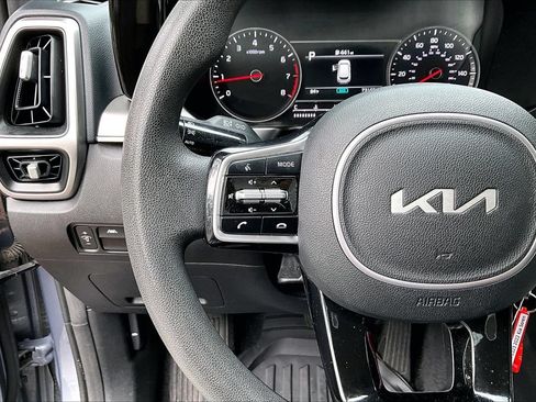 Used 2022 Kia Sorento LX FWD image 10