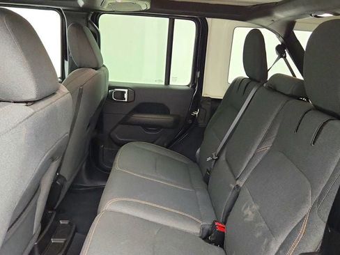 Used 2025 Jeep Wrangler Unlimited Sahara AWD/4WD image 20