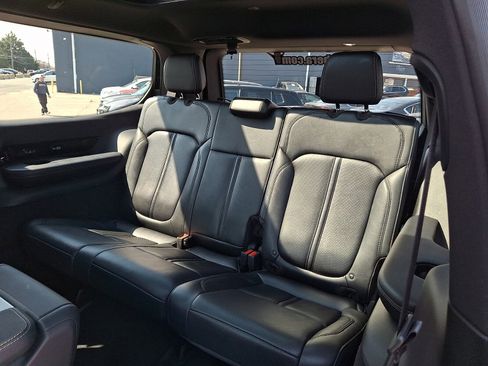 Used 2022 Jeep Grand Wagoneer Series I image 10