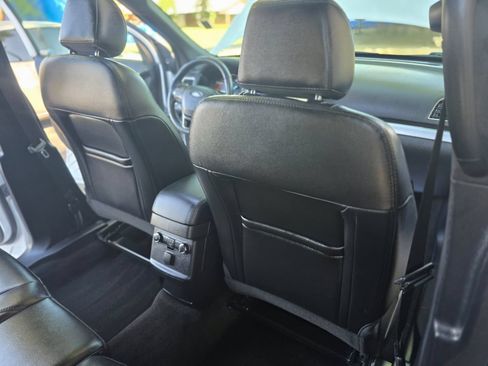 Used 2017 Ford Explorer XLT w/ Equipment Group 202A FWD image 33