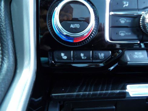 Used 2021 GMC Yukon XL Denali w/ Denali Premium Package image 24