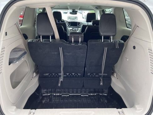 Certified 2024 Chrysler Pacifica Touring-L image 11