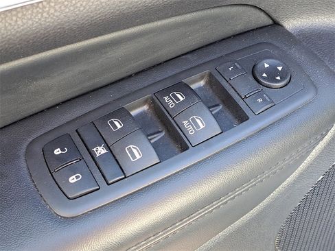 Used 2019 Jeep Grand Cherokee Limited image 19