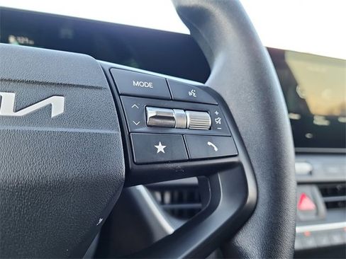 New 2025 Kia K4 LXS image 23