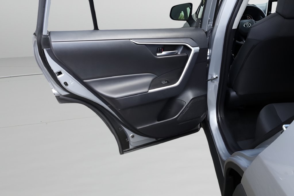 Certified 2025 Toyota RAV4 XLE AWD/4WD image 13