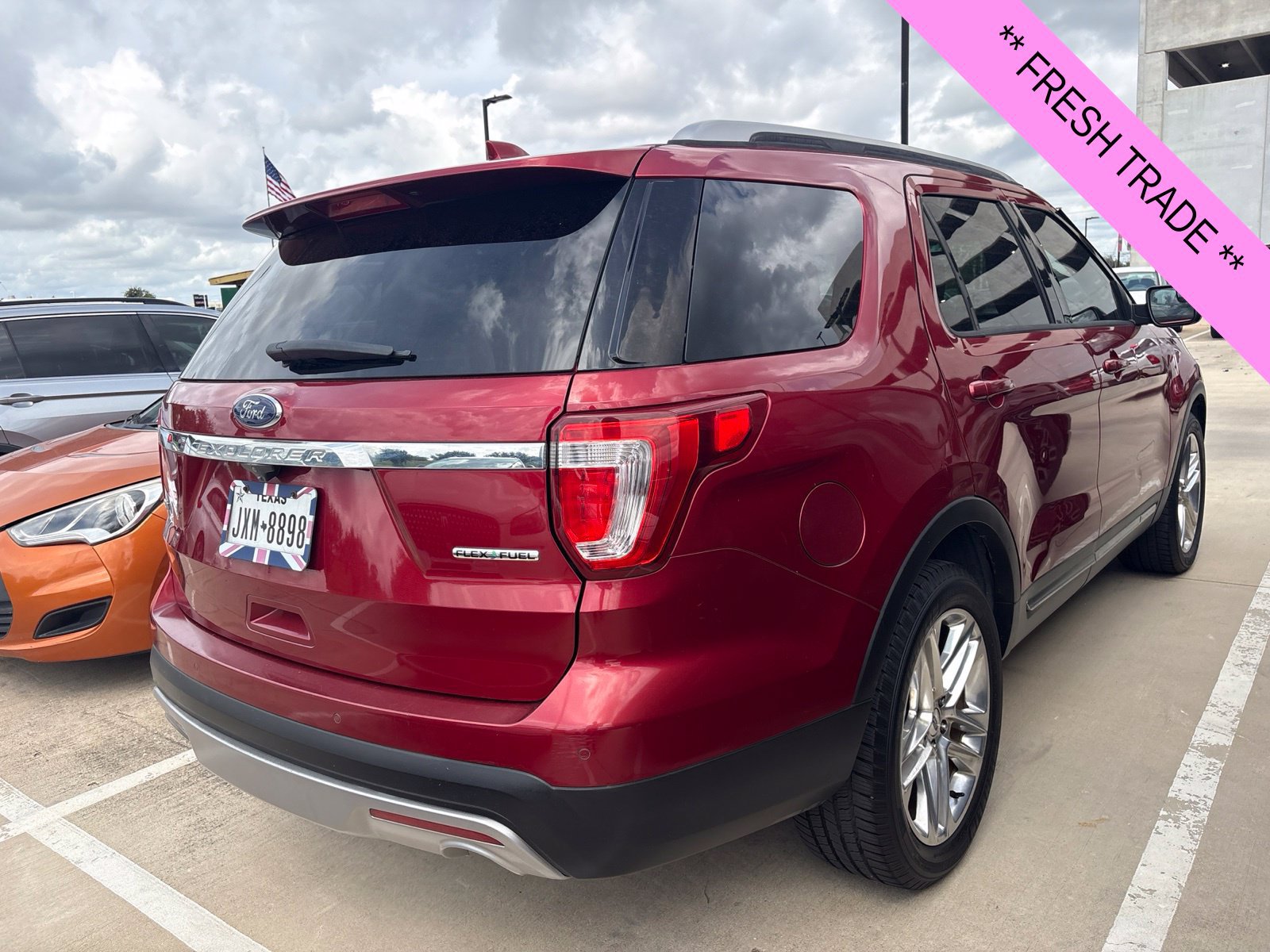 Used 2016 Ford Explorer XLT w/ Equipment Group 202A FWD image 5