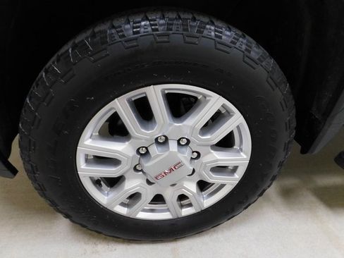 Used 2023 GMC Sierra 2500 SLT image 11