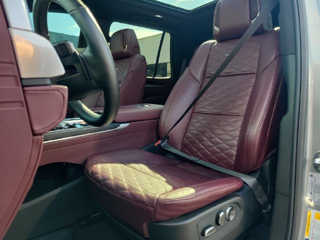 Used 2026 Cadillac Escalade Luxury w/ LPO, Radiant Package AWD/4WD image 25